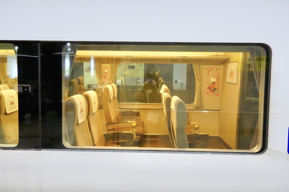 【關西機場-京都交通】搭乘JR HARUKA關西機場特快列車到京都車站！Hello Kitty彩繪列車直達京都市區！