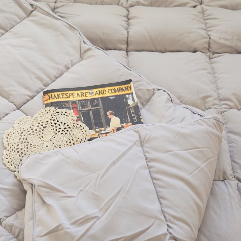 伯尼寢具【石墨烯抗菌發熱被】開箱｜冬天寒流來襲也不怕！超保暖石墨烯發熱被/棉被推薦！