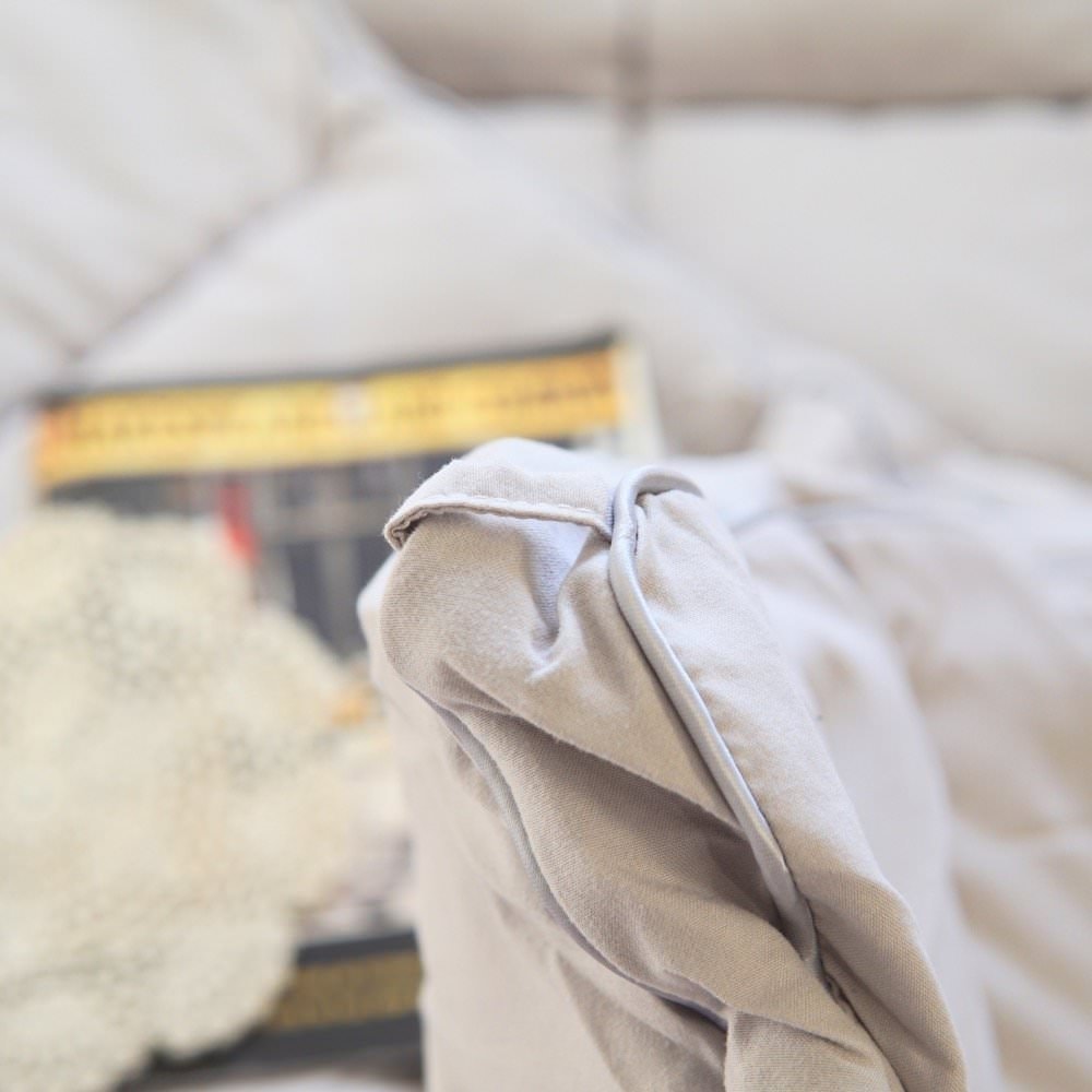 伯尼寢具【石墨烯抗菌發熱被】開箱｜冬天寒流來襲也不怕！超保暖石墨烯發熱被/棉被推薦！