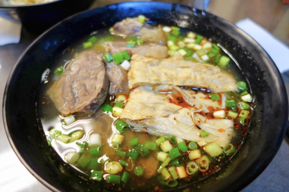桃園中壢美食【一張桌麵食】飄香數十載的老字號眷村麵食館
