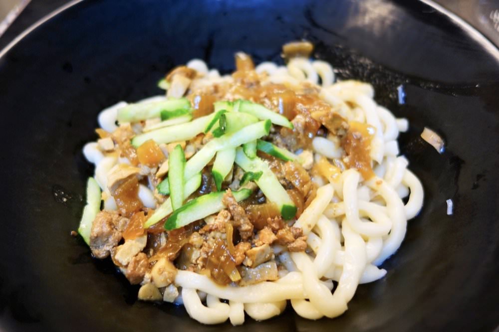 桃園中壢美食【一張桌麵食】飄香數十載的老字號眷村麵食館