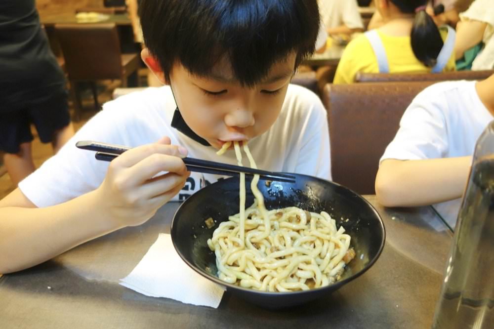 桃園中壢美食【一張桌麵食】飄香數十載的老字號眷村麵食館