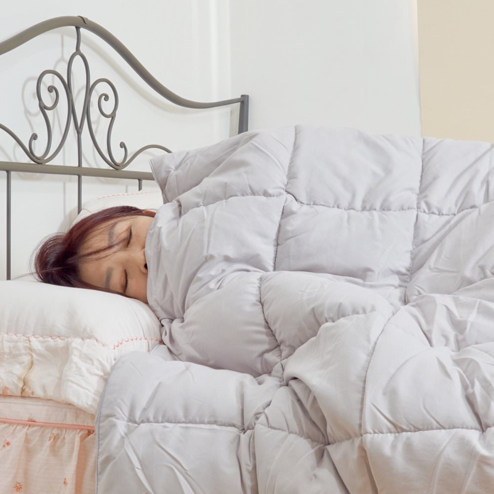 伯尼寢具【石墨烯抗菌發熱被】開箱｜冬天寒流來襲也不怕！超保暖石墨烯發熱被/棉被推薦！