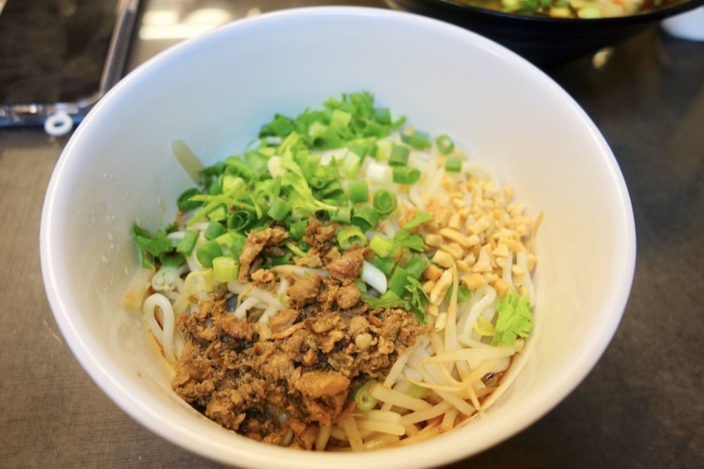 桃園中壢美食【一張桌麵食】飄香數十載的老字號眷村麵食館