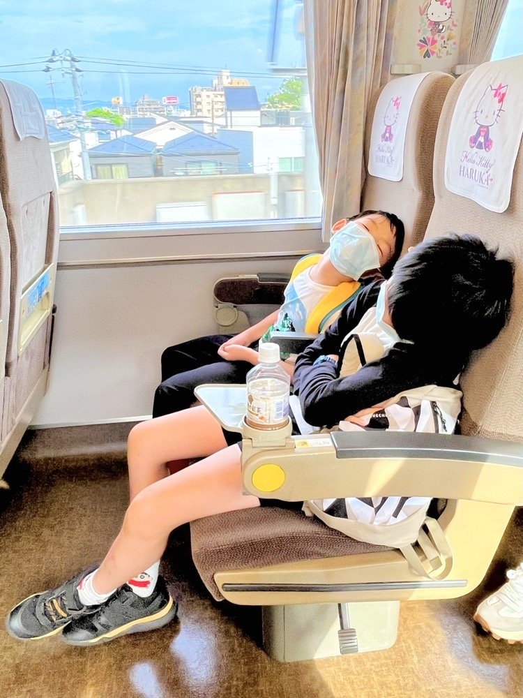 【關西機場-京都交通】搭乘JR HARUKA關西機場特快列車到京都車站！Hello Kitty彩繪列車直達京都市區！