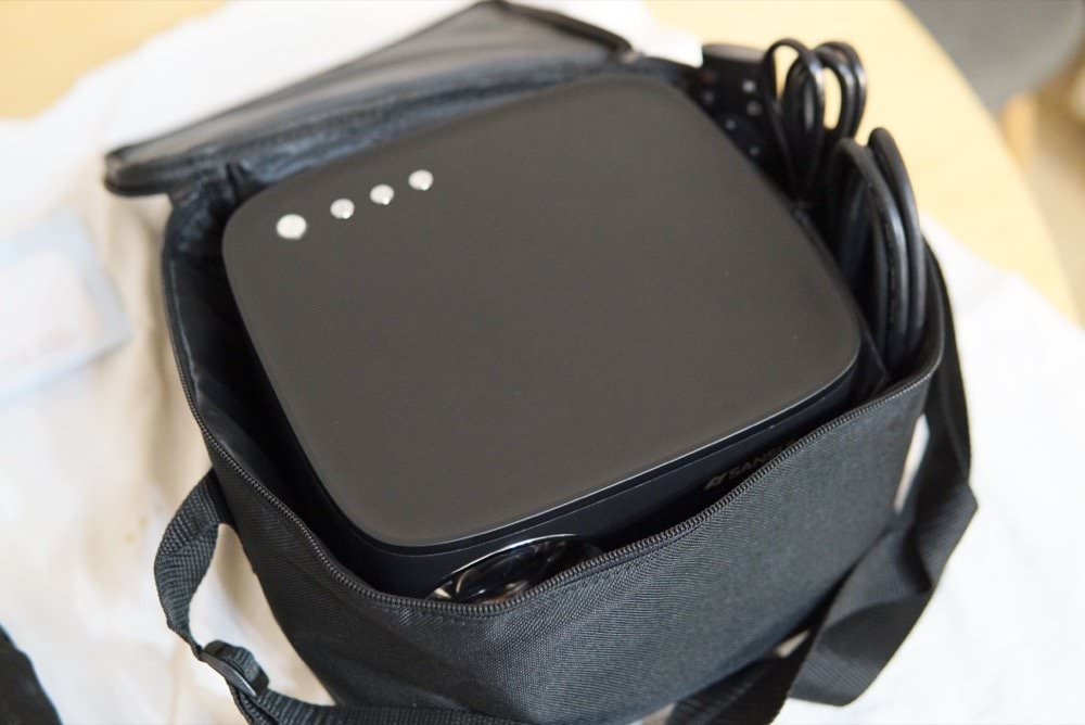 SANSUI 山水微型行動智慧高亮度投影機SPJ-MO｜居家、外出露營都方便！投影機推薦！