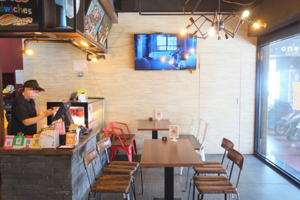 【LOMO Cafe 樂牧樂食所】美式漢堡、義式料理餐廳，中壢不限時咖啡廳推薦！