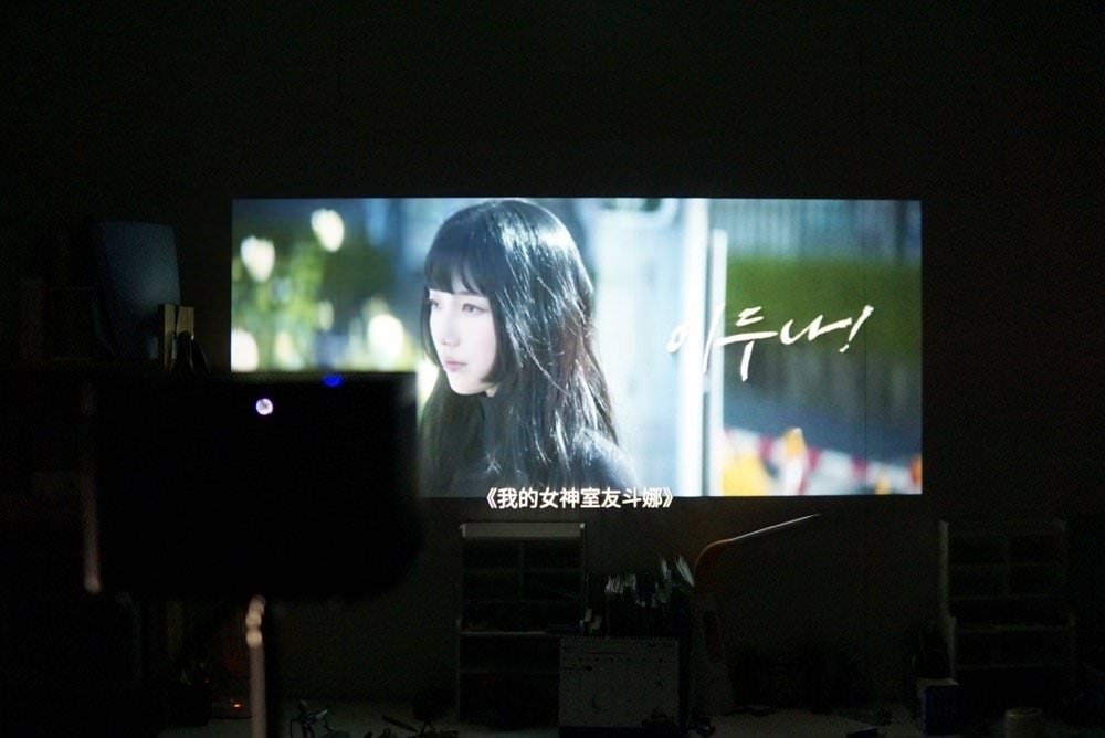 SANSUI 山水微型行動智慧高亮度投影機SPJ-MO｜居家、外出露營都方便！投影機推薦！