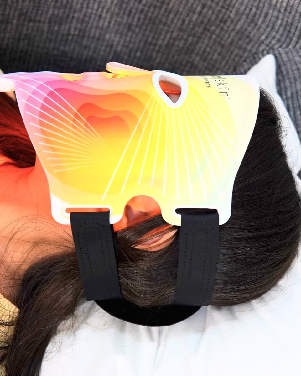 【開箱】CurrentBody Skin 4合1 LED 光療面膜儀，熟齡白透亮的秘密，用過回不去超級推薦！！