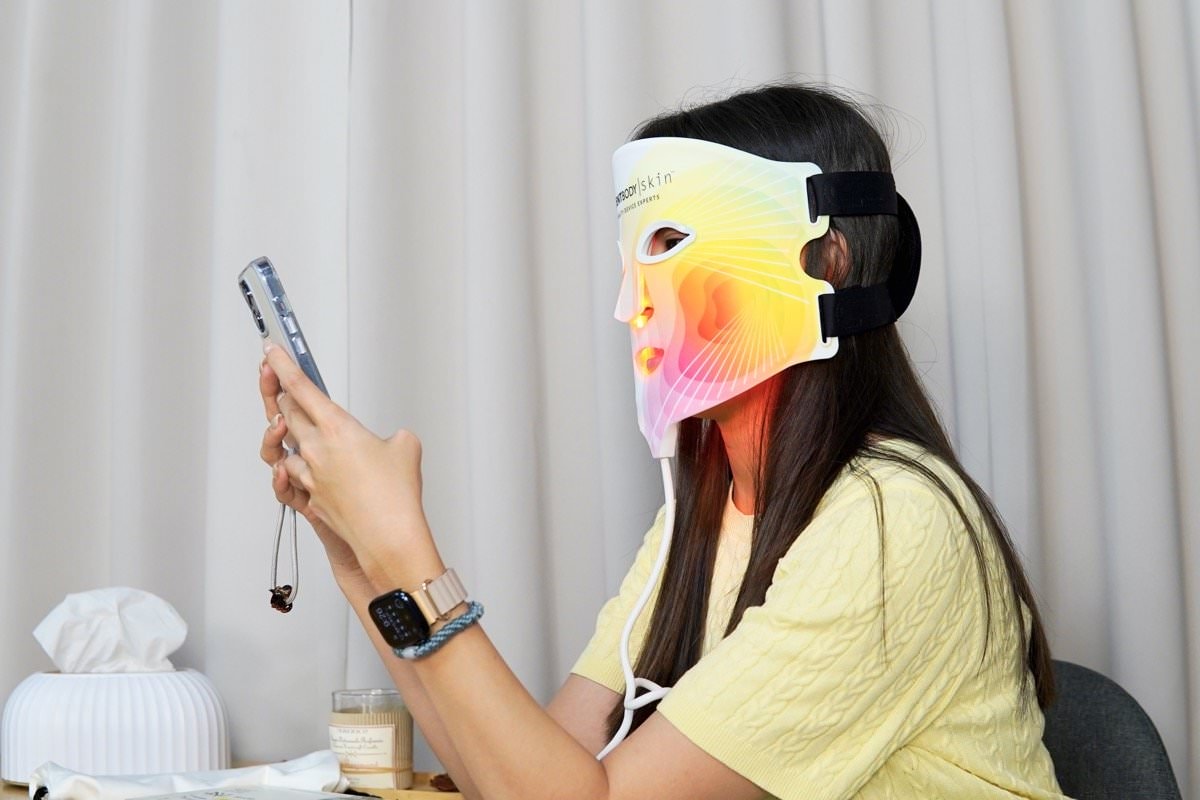 【開箱】CurrentBody Skin 4合1 LED 光療面膜儀，熟齡白透亮的秘密，用過回不去超級推薦！！