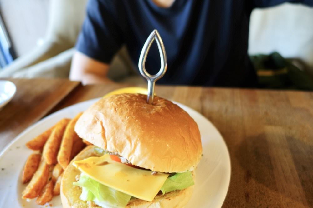 【LOMO Cafe 樂牧樂食所】美式漢堡、義式料理餐廳，中壢不限時咖啡廳推薦！