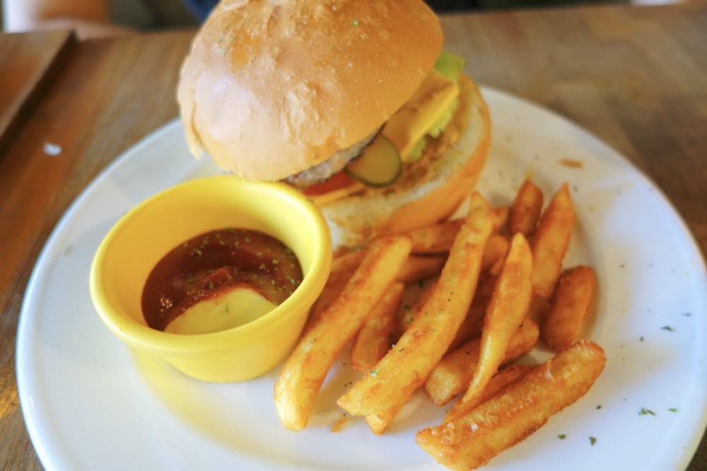 【LOMO Cafe 樂牧樂食所】美式漢堡、義式料理餐廳，中壢不限時咖啡廳推薦！