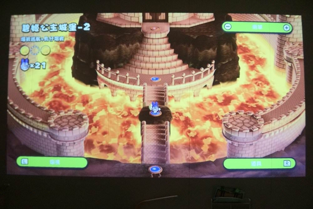 SANSUI 山水微型行動智慧高亮度投影機SPJ-MO｜居家、外出露營都方便！投影機推薦！