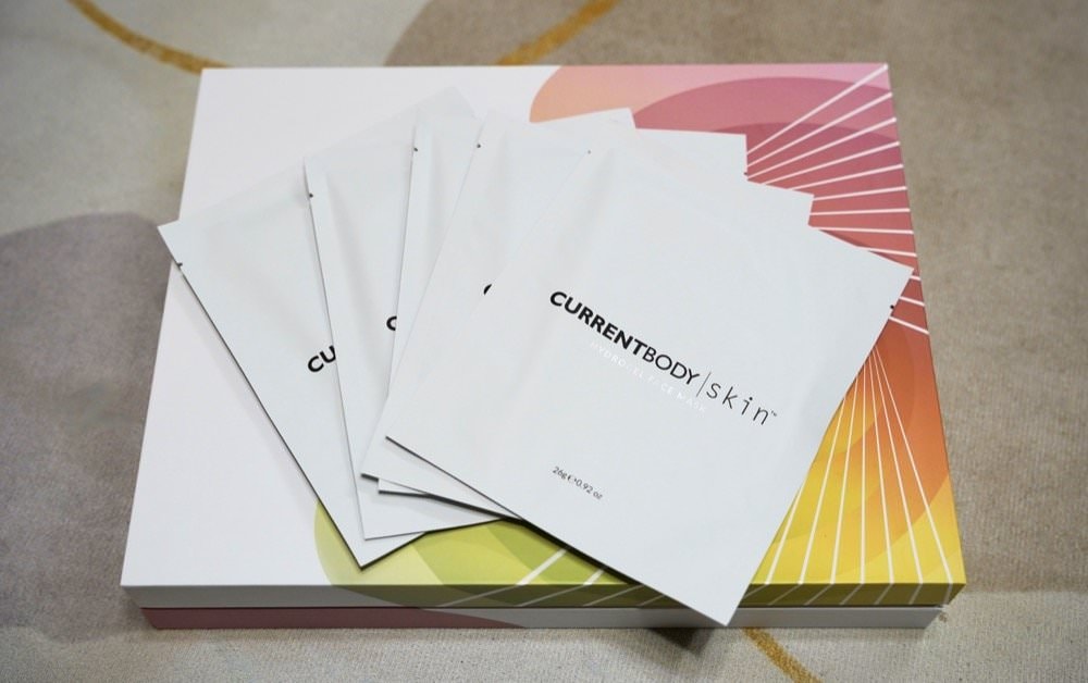 【開箱】CurrentBody Skin 4合1 LED 光療面膜儀，熟齡白透亮的秘密，用過回不去超級推薦！！