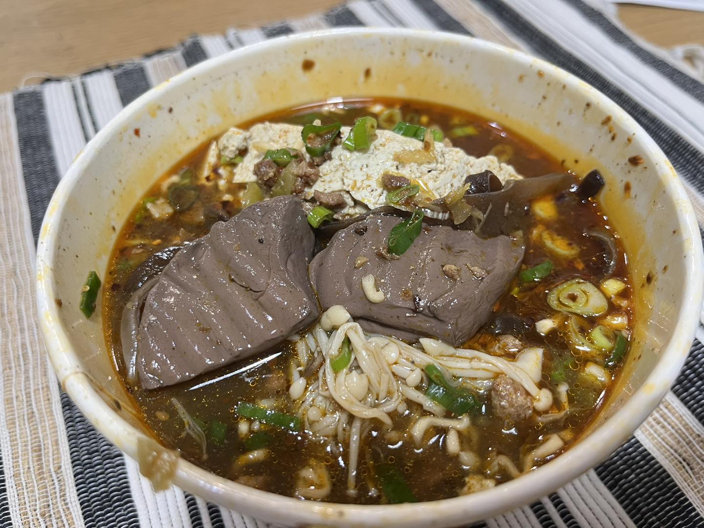 【中壢美食小吃】不老麻辣鴨血臭豆腐,香麻帶勁辣得超過癮! - 第4張圖 【中壢美食小吃】不老麻辣鴨血臭豆腐,香麻帶勁辣得超過癮!