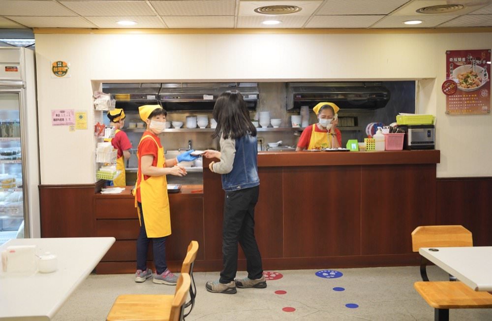 【台北美食小吃】奇福扁食信義本店,必點超美味雙重麻辣紅油炒手、鮮蝦扁食! - 第4張圖 【台北美食小吃】奇福扁食信義本店,必點超美味雙重麻辣紅油炒手、鮮蝦扁食!