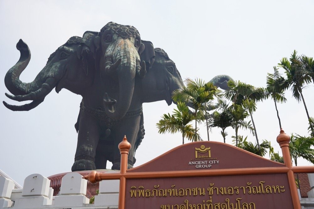 【曼谷景點推薦】三頭象神博物館The Erawan Museum。超美粉紅建築巨大三頭象地標！曼谷超夯網美景點交通、門票、許願拜拜攻略分享！