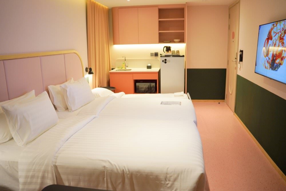 【曼谷飯店推薦】2023新開幕曼谷飯店The Quarter Ratchathewi by UHG拉差貼威四分之一飯店，夢幻網美風、地點方便近BTS！