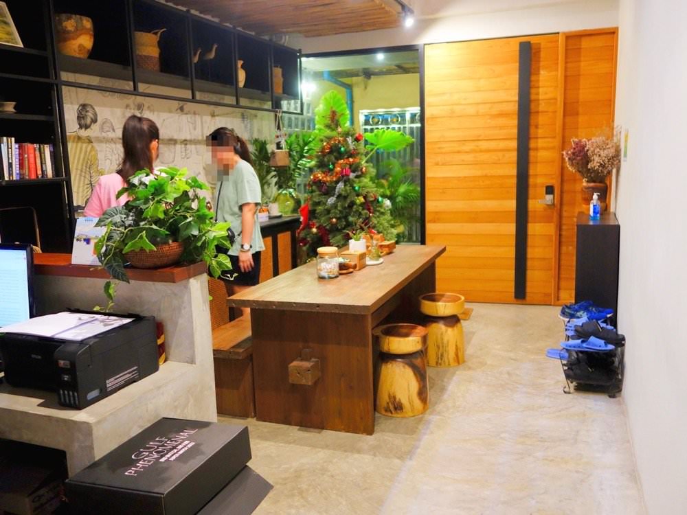 曼谷飯店推薦｜Siam Shelter Bangkok。新開幕超平價3人房只要1600，地點方便近BTS，還有免費泡麵飲料零食！