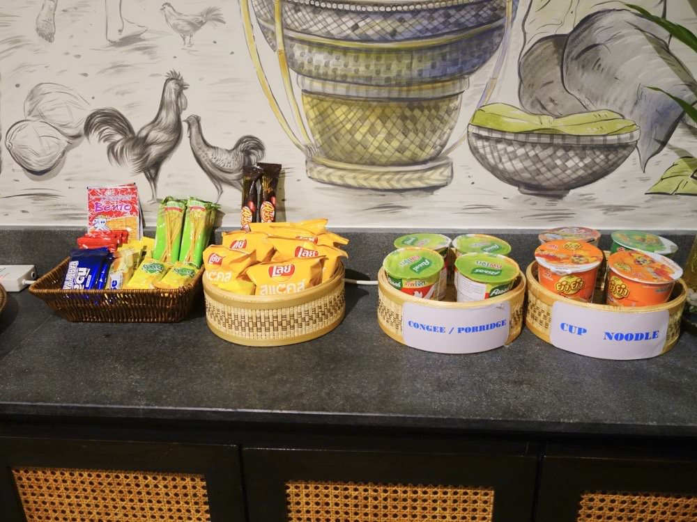 曼谷飯店推薦｜Siam Shelter Bangkok。新開幕超平價3人房只要1600，地點方便近BTS，還有免費泡麵飲料零食！