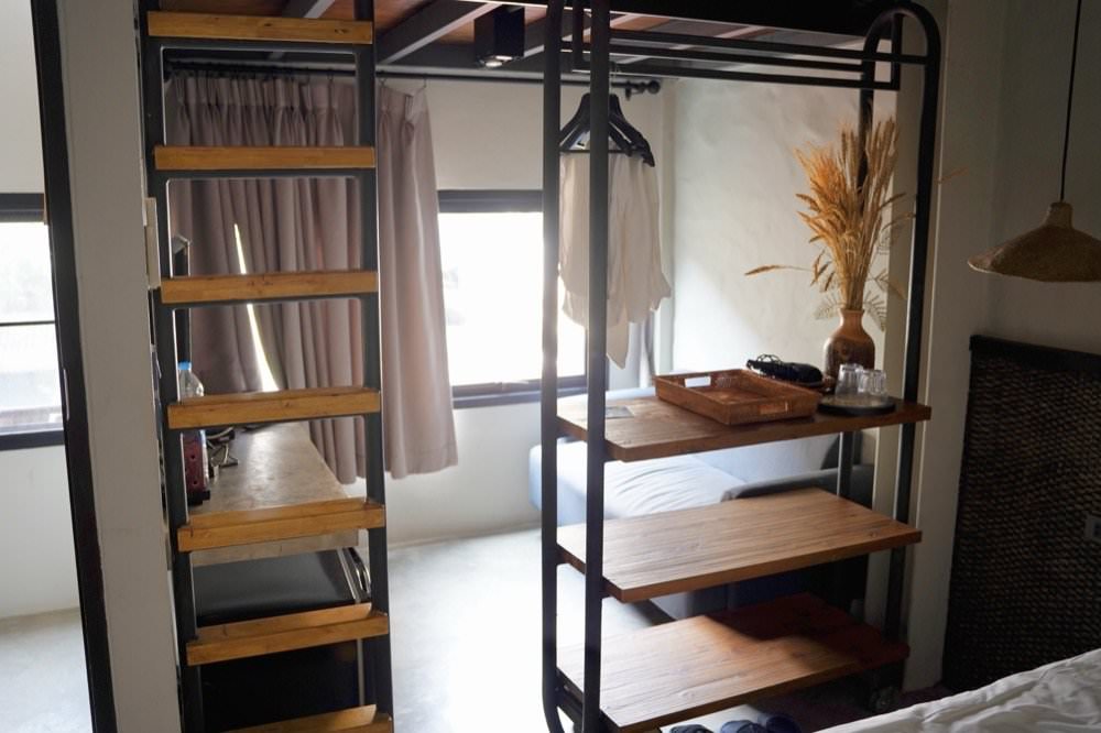 曼谷飯店推薦｜Siam Shelter Bangkok。新開幕超平價3人房只要1600，地點方便近BTS，還有免費泡麵飲料零食！