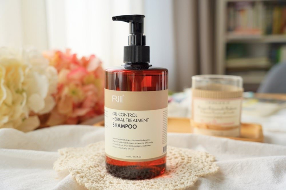 10款控油蓬鬆洗髮精推薦評比|豐傑生醫薑黃洗髮精、DHC洗髮精、森歐黎漾洗髮精、CLAYGE海泥洗髮精,油性頭皮洗髮精看這篇! - 第16張圖 10款控油蓬鬆洗髮精推薦評比|豐傑生醫薑黃洗髮精、DHC洗髮精、森歐黎漾洗髮精、CLAYGE海泥洗髮精,油性頭皮洗髮精看這篇!