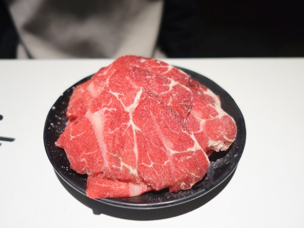 中壢燒肉吃到飽推薦【炙高無上炭火燒肉 中壢店】美味肉品、海鮮、蔬菜任你點！