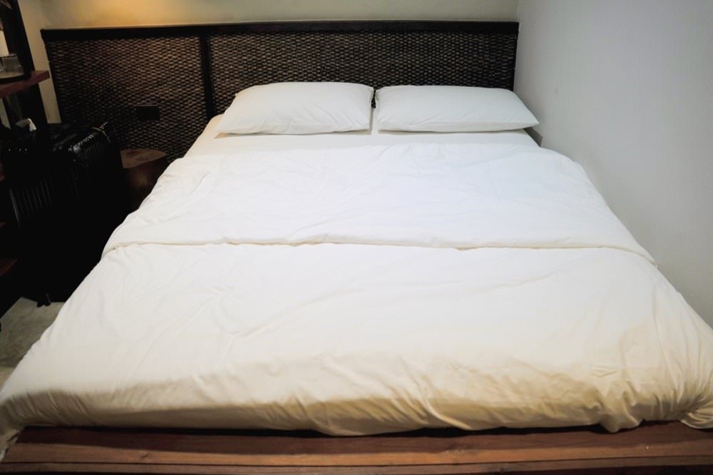 曼谷飯店推薦｜Siam Shelter Bangkok。新開幕超平價3人房只要1600，地點方便近BTS，還有免費泡麵飲料零食！