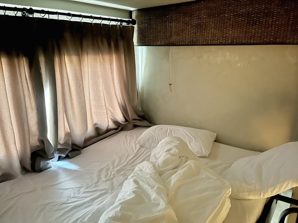 曼谷飯店推薦｜Siam Shelter Bangkok。新開幕超平價3人房只要1600，地點方便近BTS，還有免費泡麵飲料零食！