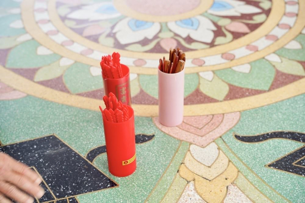 【曼谷景點推薦】三頭象神博物館The Erawan Museum。超美粉紅建築巨大三頭象地標！曼谷超夯網美景點交通、門票、許願拜拜攻略分享！