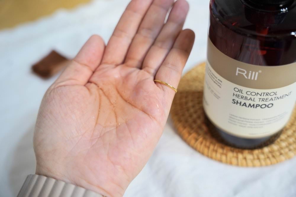 10款控油蓬鬆洗髮精推薦評比|豐傑生醫薑黃洗髮精、DHC洗髮精、森歐黎漾洗髮精、CLAYGE海泥洗髮精,油性頭皮洗髮精看這篇! - 第18張圖 10款控油蓬鬆洗髮精推薦評比|豐傑生醫薑黃洗髮精、DHC洗髮精、森歐黎漾洗髮精、CLAYGE海泥洗髮精,油性頭皮洗髮精看這篇!