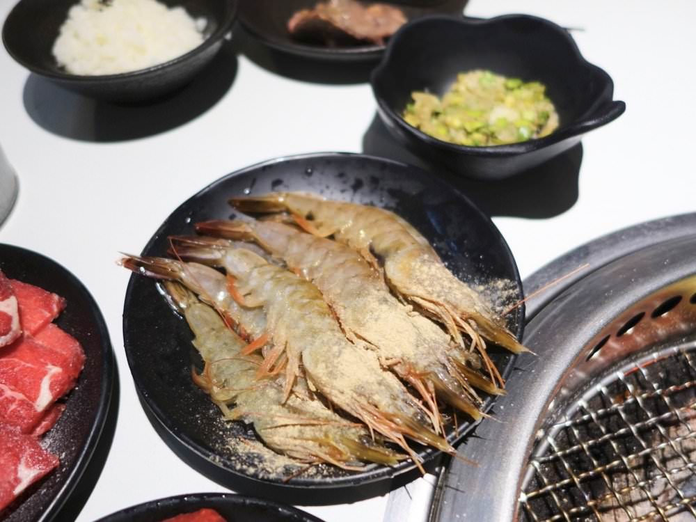 中壢燒肉吃到飽推薦【炙高無上炭火燒肉 中壢店】美味肉品、海鮮、蔬菜任你點！