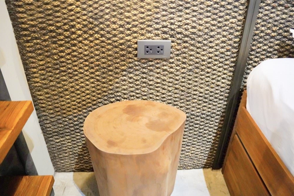 曼谷飯店推薦｜Siam Shelter Bangkok。新開幕超平價3人房只要1600，地點方便近BTS，還有免費泡麵飲料零食！