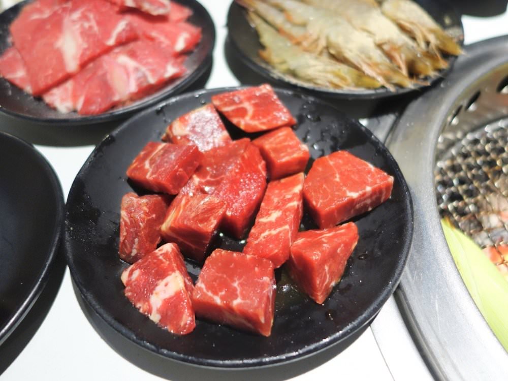 中壢燒肉吃到飽推薦【炙高無上炭火燒肉 中壢店】美味肉品、海鮮、蔬菜任你點！