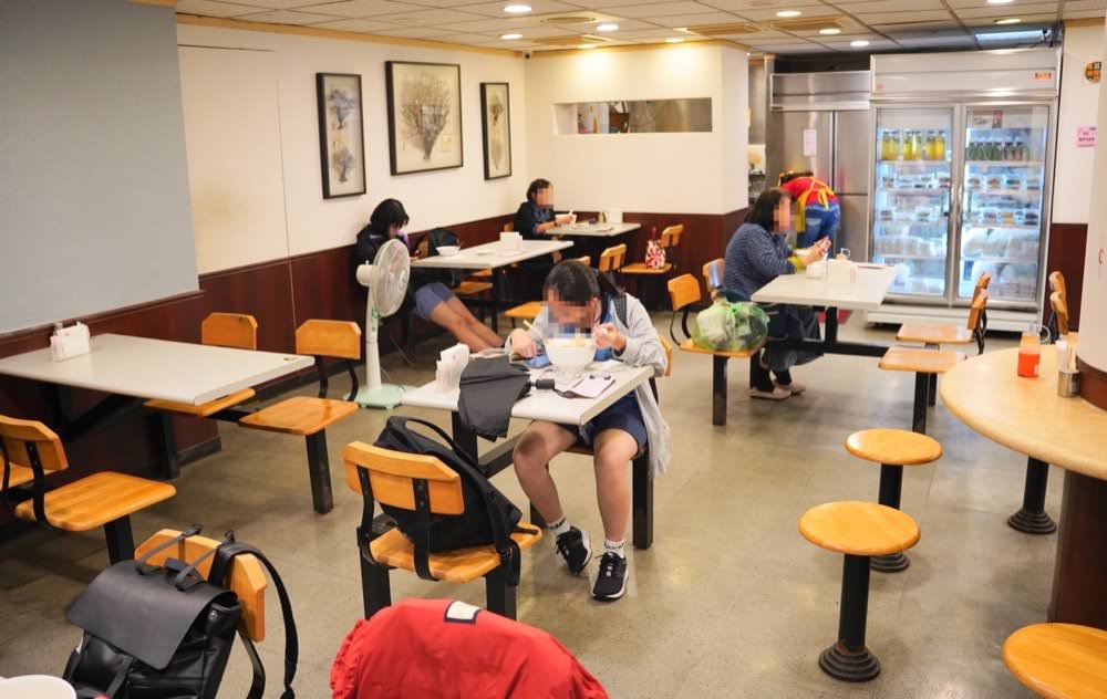 【台北美食小吃】奇福扁食信義本店,必點超美味雙重麻辣紅油炒手、鮮蝦扁食! - 第3張圖 【台北美食小吃】奇福扁食信義本店,必點超美味雙重麻辣紅油炒手、鮮蝦扁食!