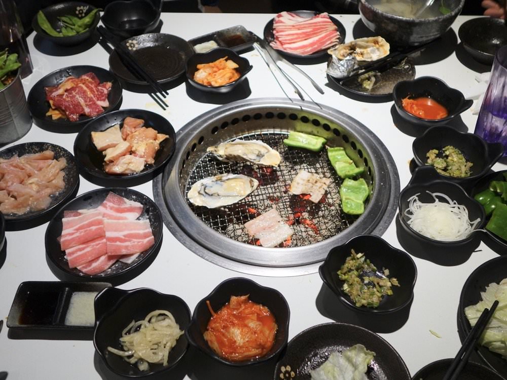 中壢燒肉吃到飽推薦【炙高無上炭火燒肉 中壢店】美味肉品、海鮮、蔬菜任你點！