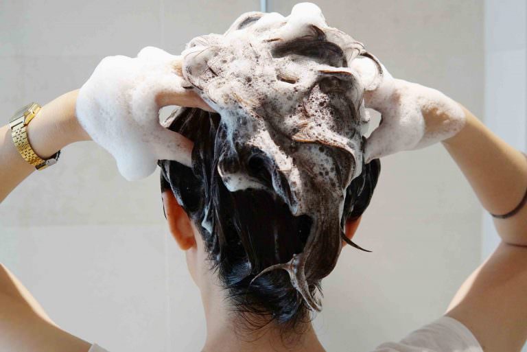 10款控油蓬鬆洗髮精推薦評比|豐傑生醫薑黃洗髮精、DHC洗髮精、森歐黎漾洗髮精、CLAYGE海泥洗髮精,油性頭皮洗髮精看這篇! - 第2張圖 10款控油蓬鬆洗髮精推薦評比|豐傑生醫薑黃洗髮精、DHC洗髮精、森歐黎漾洗髮精、CLAYGE海泥洗髮精,油性頭皮洗髮精看這篇!