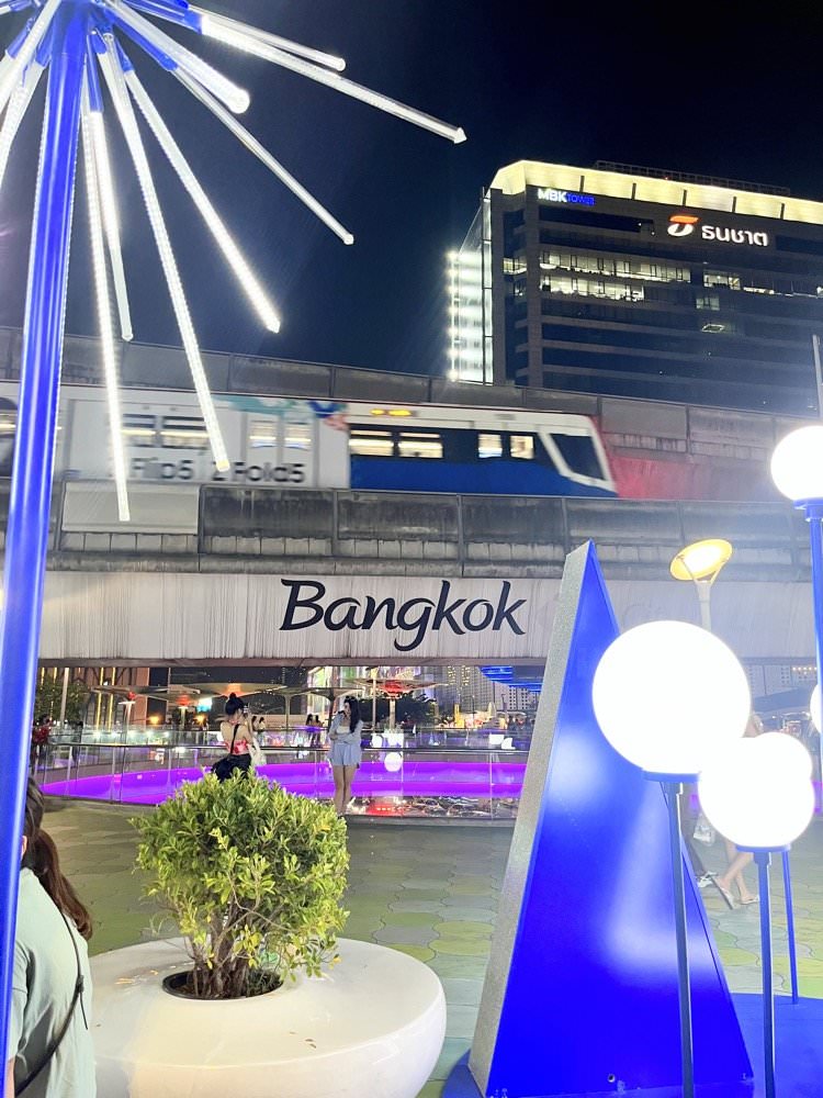 曼谷飯店推薦｜Siam Shelter Bangkok。新開幕超平價3人房只要1600，地點方便近BTS，還有免費泡麵飲料零食！