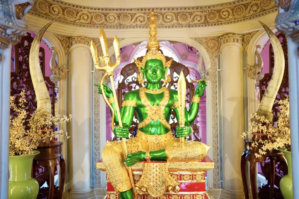 【曼谷景點推薦】三頭象神博物館The Erawan Museum。超美粉紅建築巨大三頭象地標！曼谷超夯網美景點交通、門票、許願拜拜攻略分享！