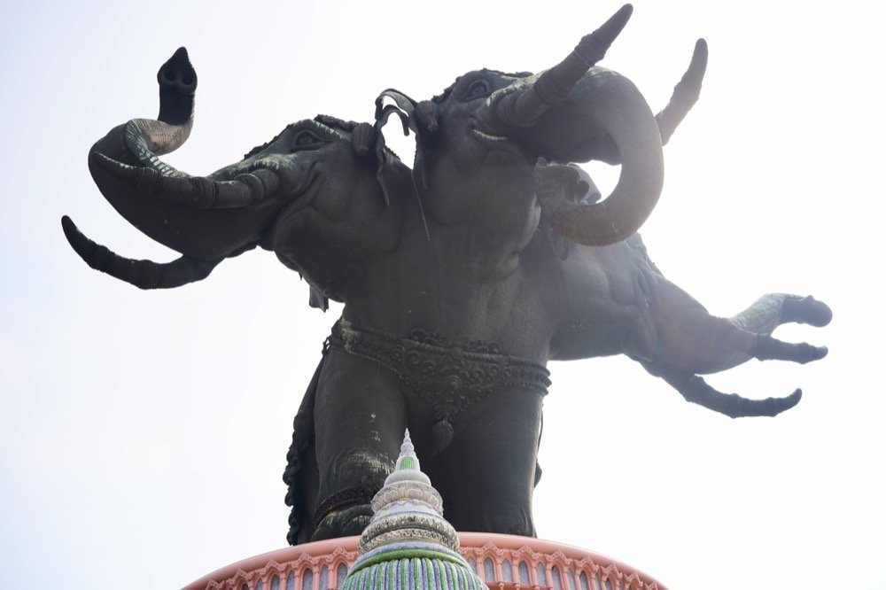 【曼谷景點推薦】三頭象神博物館The Erawan Museum。超美粉紅建築巨大三頭象地標！曼谷超夯網美景點交通、門票、許願拜拜攻略分享！