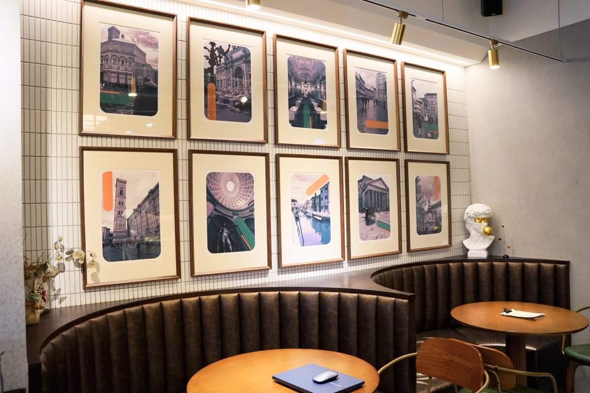 【中壢咖啡廳推薦】時常咖啡 Often Coffee。隱藏巷弄間英式風格咖啡館，木造旋轉大門超吸睛！中壢早午餐推薦