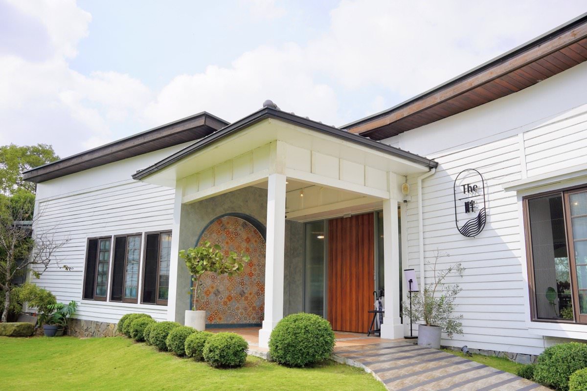 桃園咖啡廳推薦【The畔cafe&dining】龍潭大池旁超美餐廳，絕美場景好拍照，餐點擺盤美又好吃！