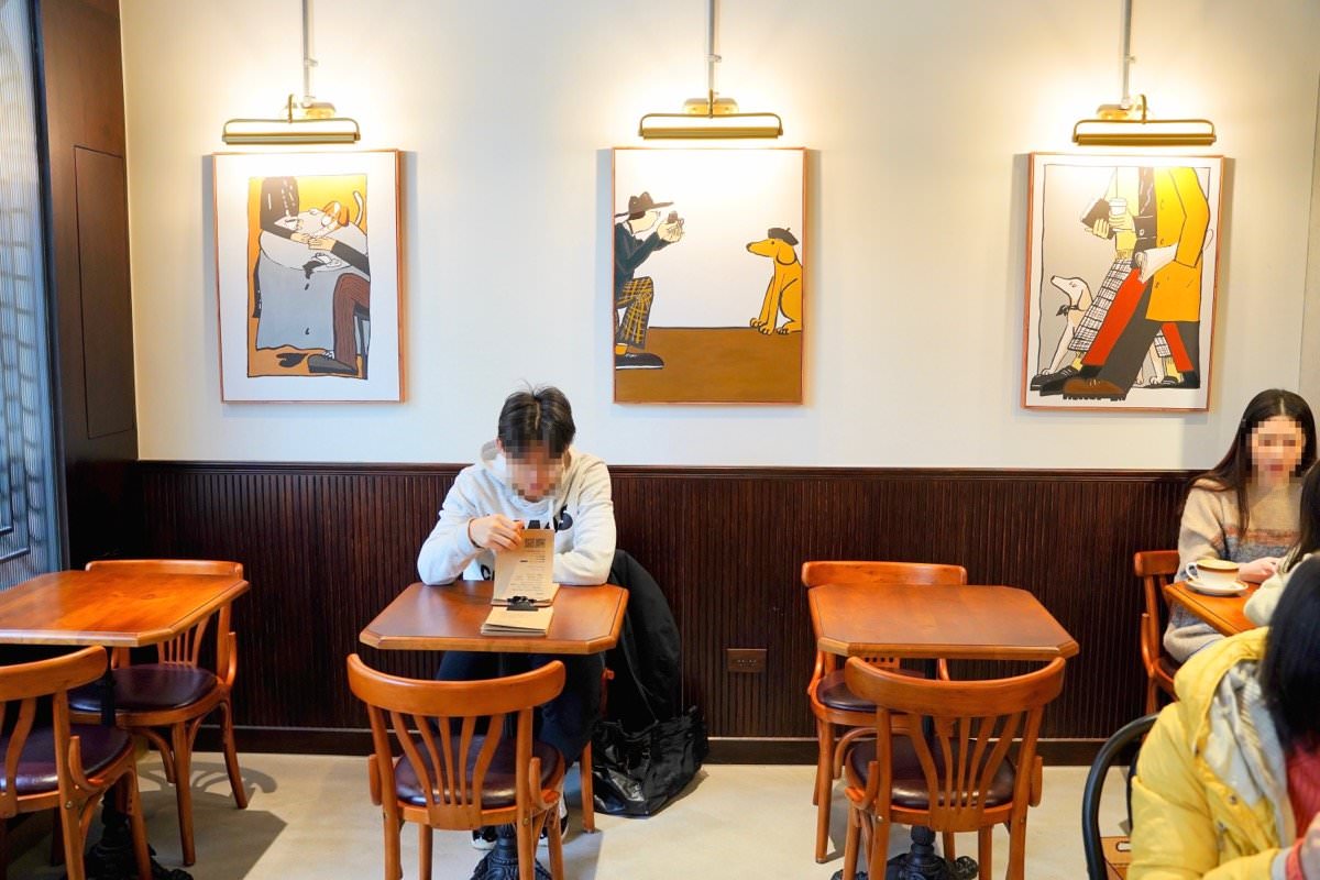 【中壢咖啡廳推薦】時常咖啡 Often Coffee。隱藏巷弄間英式風格咖啡館，木造旋轉大門超吸睛！中壢早午餐推薦