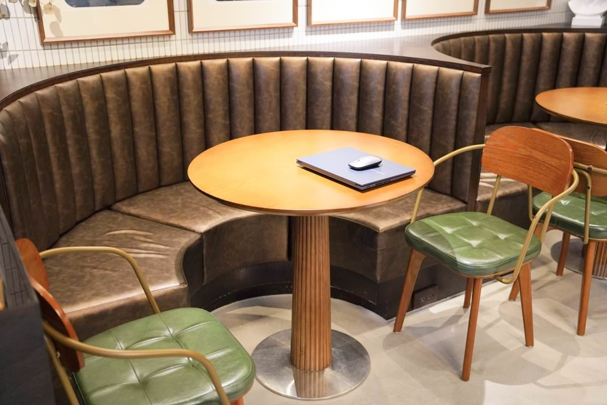 【中壢咖啡廳推薦】時常咖啡 Often Coffee。隱藏巷弄間英式風格咖啡館，木造旋轉大門超吸睛！中壢早午餐推薦