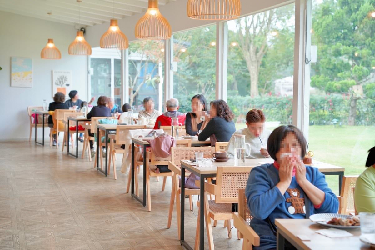 桃園咖啡廳推薦【The畔cafe&dining】龍潭大池旁超美餐廳，絕美場景好拍照，餐點擺盤美又好吃！