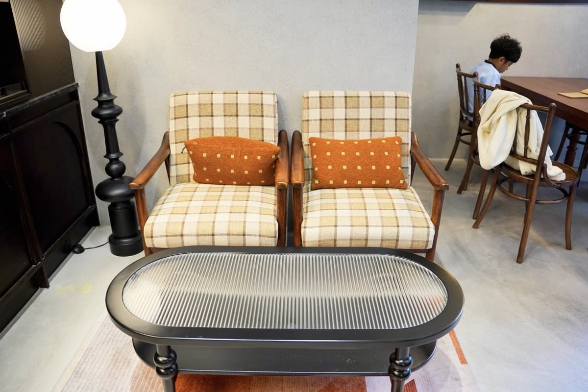 【中壢咖啡廳推薦】時常咖啡 Often Coffee。隱藏巷弄間英式風格咖啡館，木造旋轉大門超吸睛！中壢早午餐推薦