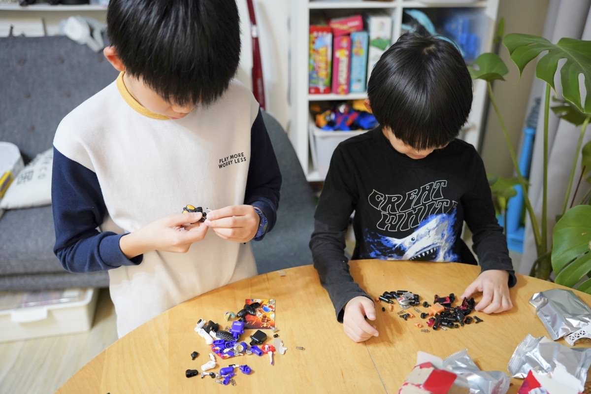 11 布魯可超人力霸王積木 小孩超愛的可動積木盲盒玩具開箱