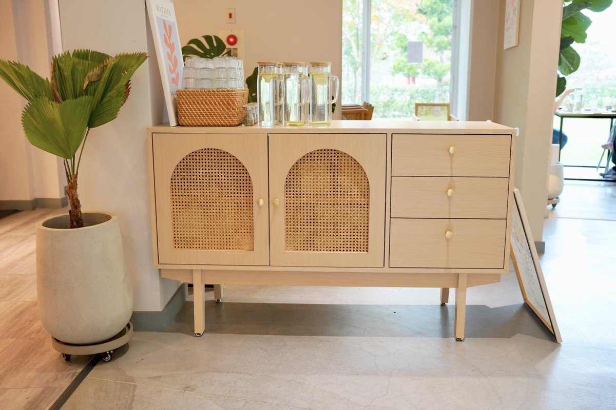 桃園咖啡廳推薦【The畔cafe&dining】龍潭大池旁超美餐廳，絕美場景好拍照，餐點擺盤美又好吃！