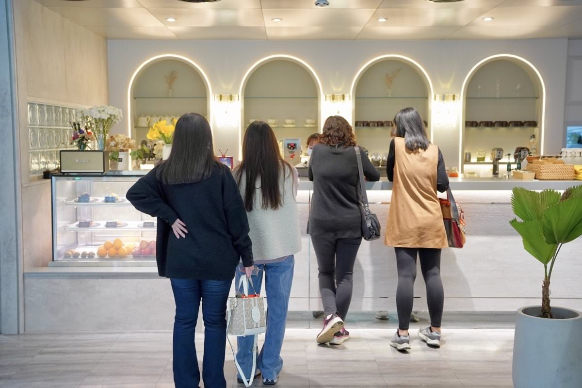 桃園咖啡廳推薦【The畔cafe&dining】龍潭大池旁超美餐廳，絕美場景好拍照，餐點擺盤美又好吃！