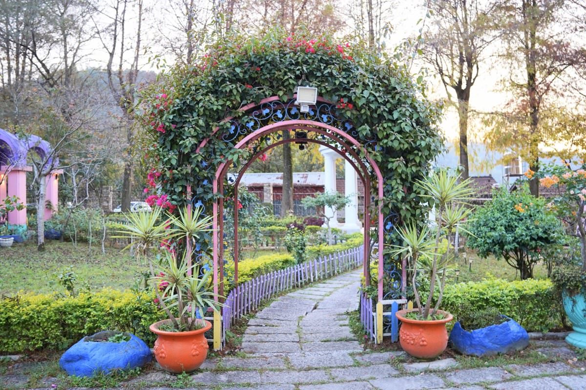 【南投住宿推薦】歐莉葉荷城堡民宿餐廳。埔里超美歐式莊園城堡，一泊二食度假去！